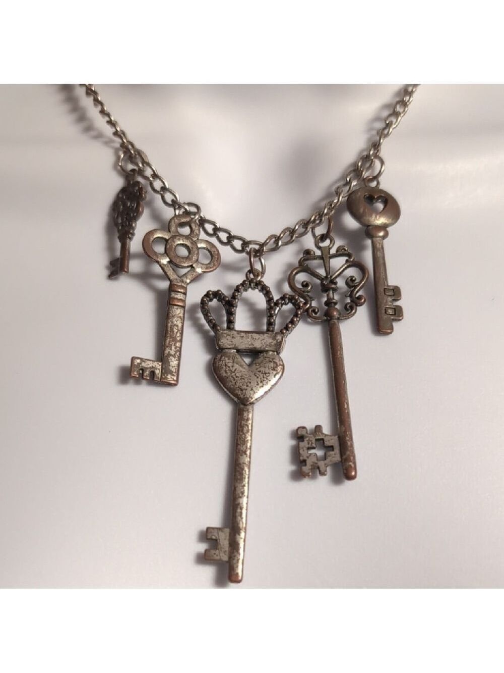 Vintage Key Charm Necklace - Picture 4 of 5